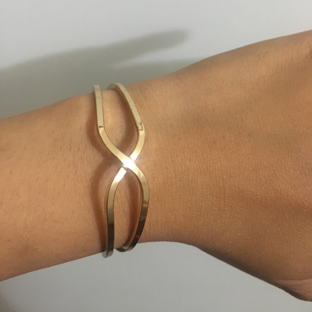 Gold adjustable bracelet